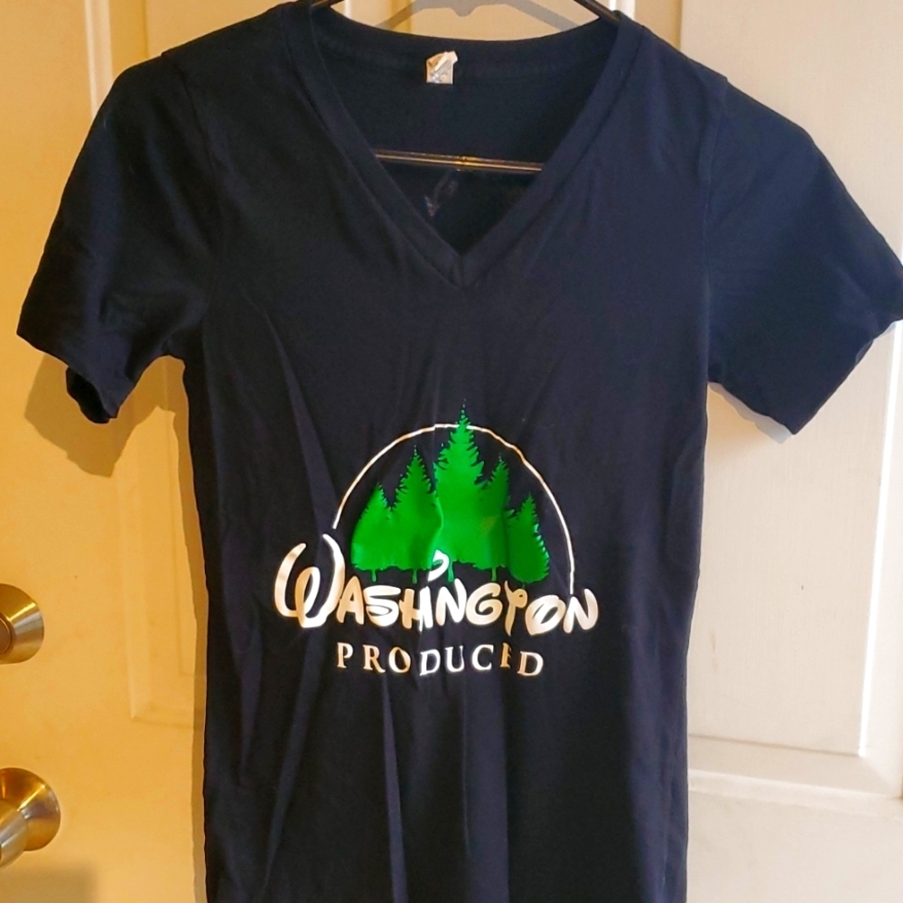 Bella Washington produced black short sleeve tshirt junior size small